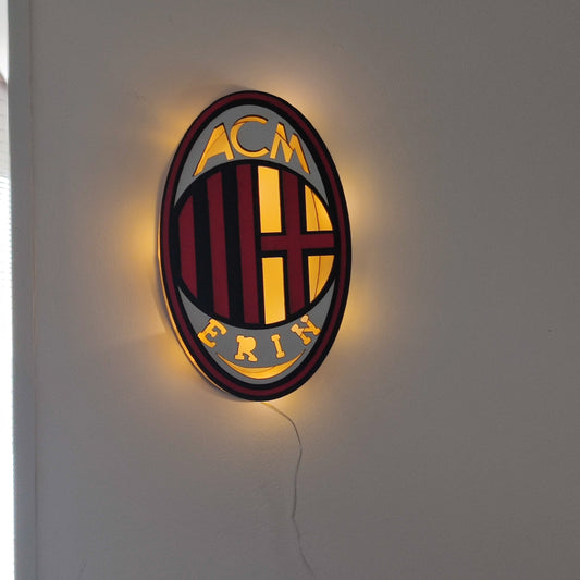 Lampada in legno a tema